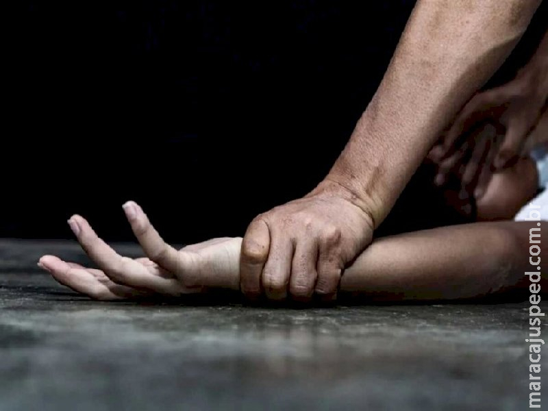 Com ciúmes, homem arranca e engole parte da boca da companheira 