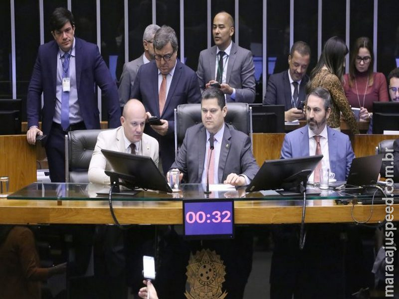 Congresso derruba vetos a projetos sobre habilitação de condutores e isenção de taxas para Embrapa