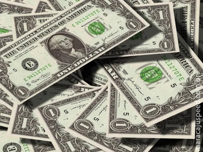 Dólar interrompe ciclo de altas e fecha dia valendo R$ 5,53, queda de 0,95%