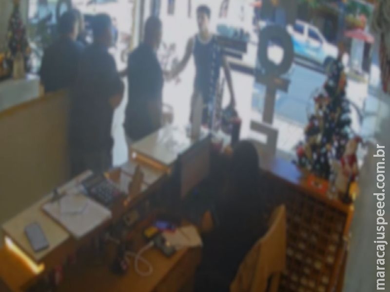 Dono de hotel contesta versão de tatuador em briga por estacionamento no Centro