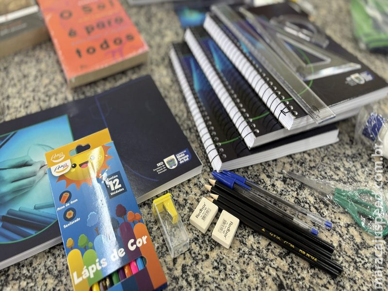 Entrega dos kits escolares e uniformes para 2026 já começou em todo o Estado