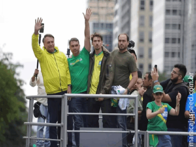 Filhos de Bolsonaro se manifestam contra Michelle: ‘Posição é do meu pai’