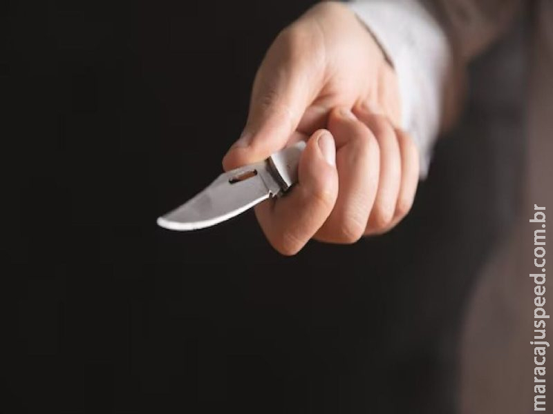 Homem invade casa no Nova Lima e esfaqueia suspeito de furto de celular no pescoço