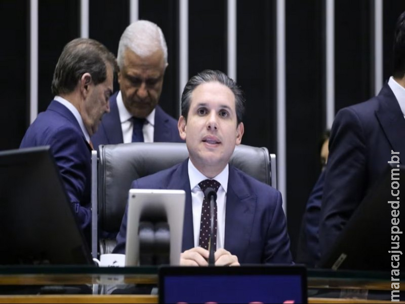 Hugo Motta decide pautar anistia; versão será voltada para ‘redução de penas’