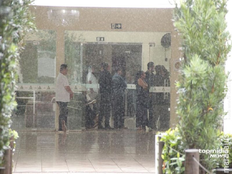 Idosa que presenciou feminicídio da filha pediu liberação médica para se despedir em velório  