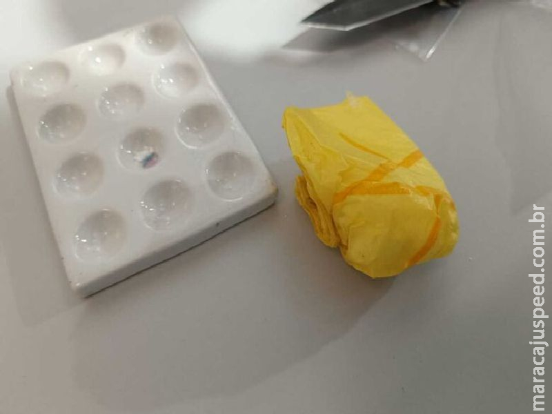 Jovem é preso por tráfico de drogas em conveniência de Dourados