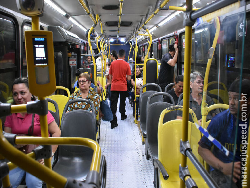 Ônibus voltam a circular após fim da maior greve em 31 anos