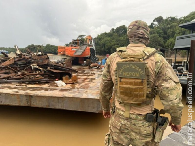 PF e PM apreendem embarcações usadas no garimpo ilegal em Manaus