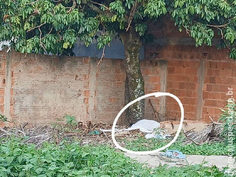 Polícia descarta feminicídio em caso de mulher encontrada morta em terreno baldio em Água Clara  