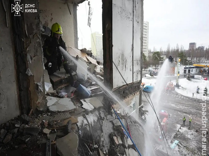 Rússia bombardeia Kiev na véspera da reunião entre Trump e Zelensky