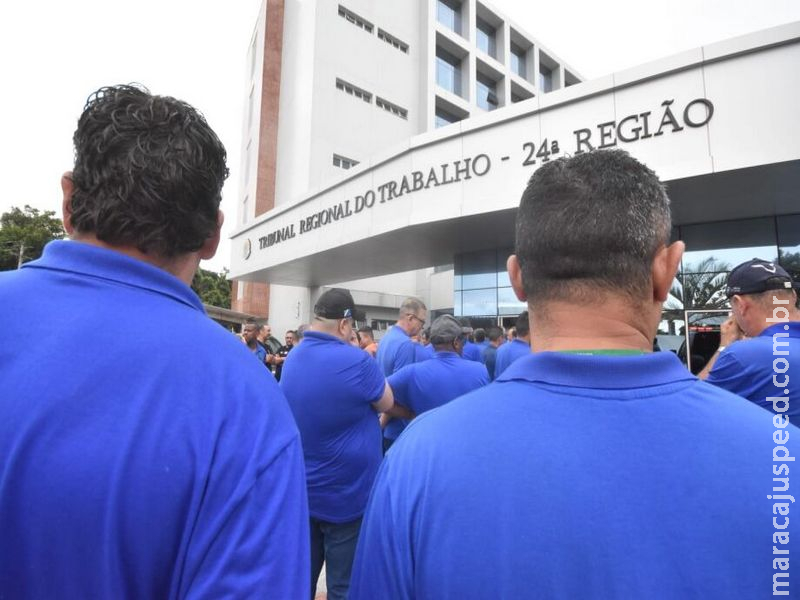 Sem salários, motoristas mantêm greve apesar da pressão de juiz que ganha R$ 62 mil por mês