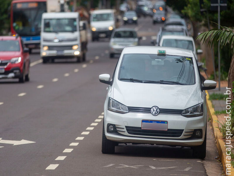 Táxis que completaram 10 anos poderão rodar por mais 6 meses