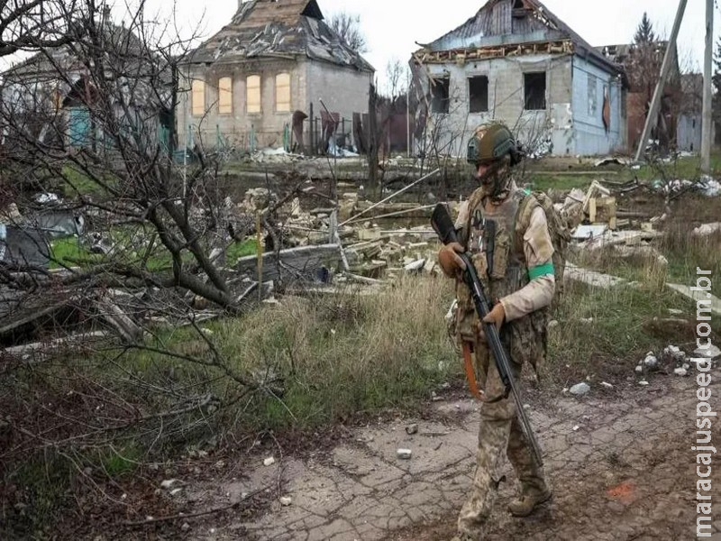 Ucrânia prepara novo plano de paz enquanto Zelensky descarta desistir de terras