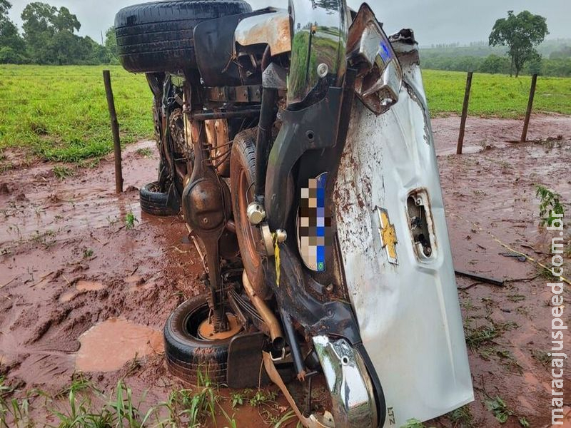 Uma pessoa morre e outra fica ferida em capotamento de caminhonete na MS-162
