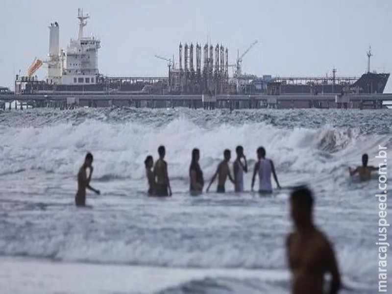 Venezuela acusa EUA de "extorsão" por apreensão de petroleiros