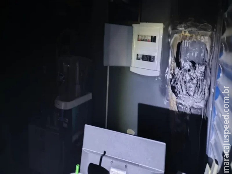 Alunos usam extintores para conter chamas em academia em Corumbá