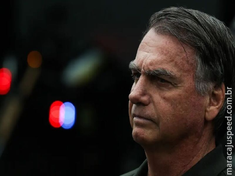Bolsonaro sofre traumatismo craniano após cair em sua cela durante a madrugada  