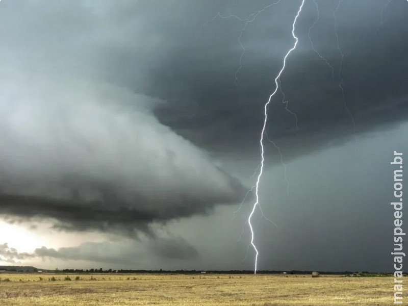 Ciclone começa se afastar, mas chuva forte e risco de temporais seguem em parte do Brasil