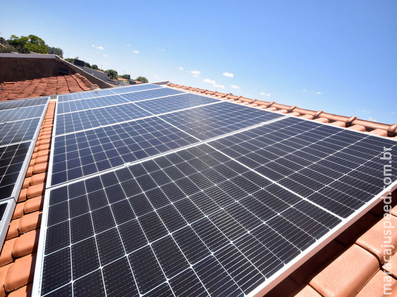 Conselho defende que gerador de energia solar pague mais caro nos horários de pico