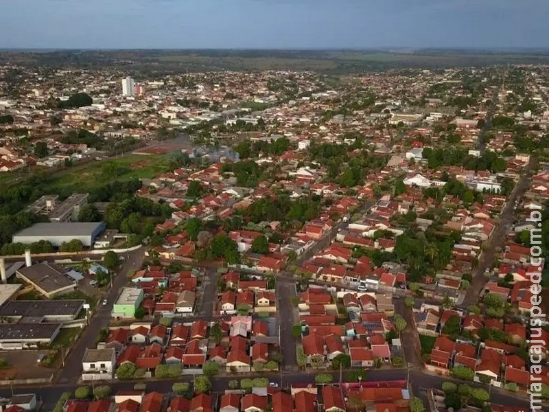 Empresário é preso com arma e R$ 826 mil em cheques de “dívidas de clientes”