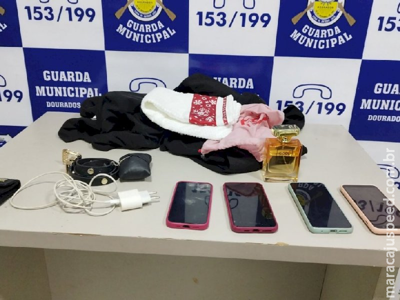 Homem é preso nu após invadir loja e tentar fugir pulando muros no centro de Dourados 