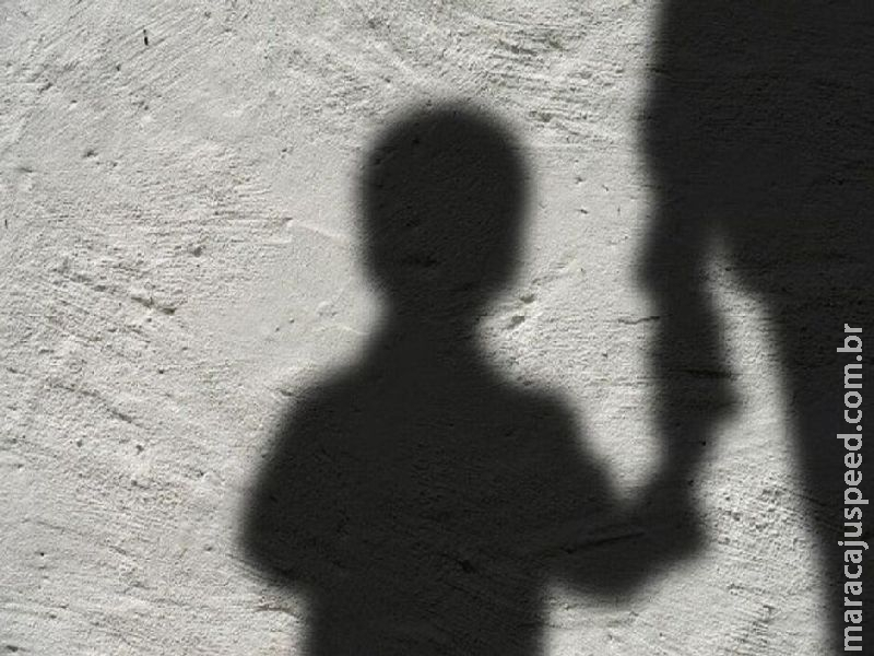 Mãe deixa filho de 5 anos sozinho por dias e é presa em Campo Grande