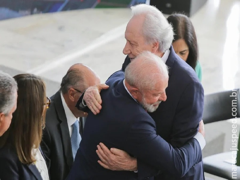 Ministro da Justiça, Lewandowski entrega carta de demissão a Lula