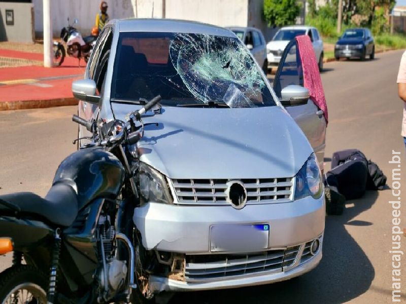 Motociclista é arremessado contra para-brisa de carro após batida no Noroeste   
