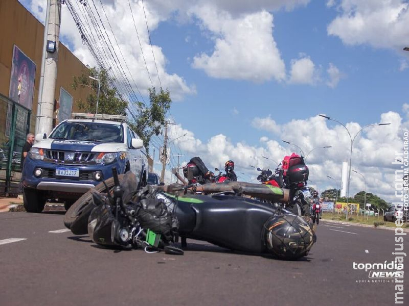 Motociclista fica ferido ao bater em caminhão baú na Cafezais  