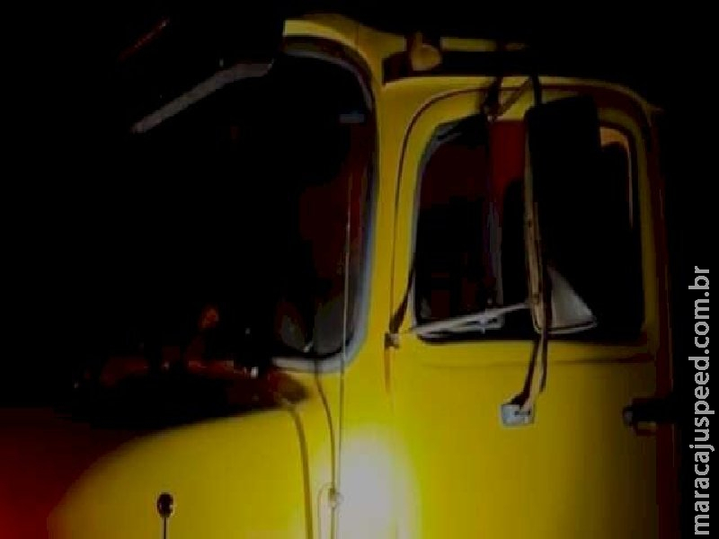 Motociclista morre ao bater em caminhão boiadeiro na MS-384 