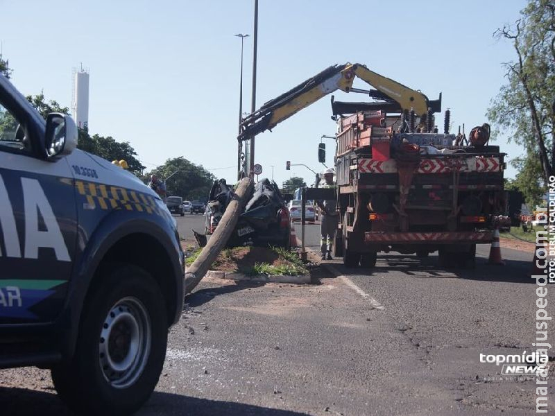 Motorista rampou quebra-molas em alta velocidade antes de bater em poste na Gury Marques  