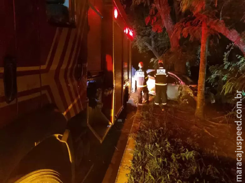 Mulher morre e duas pessoas ficam feridas após acidente