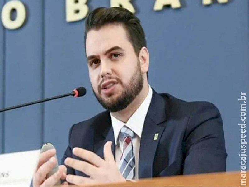 PF prende Filipe Martins, ex-assessor de Bolsonaro, a pedido de Moraes 