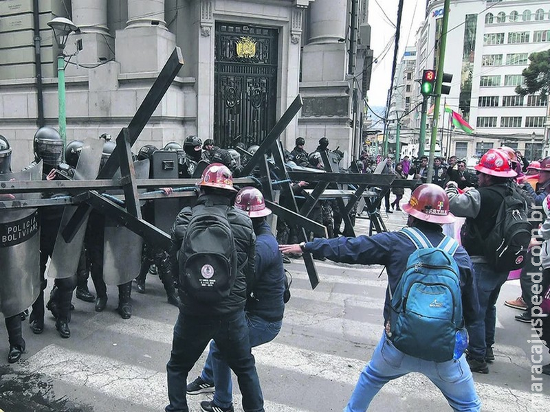 Protestos desafiam governo da Bolívia após aumento de combustíveis