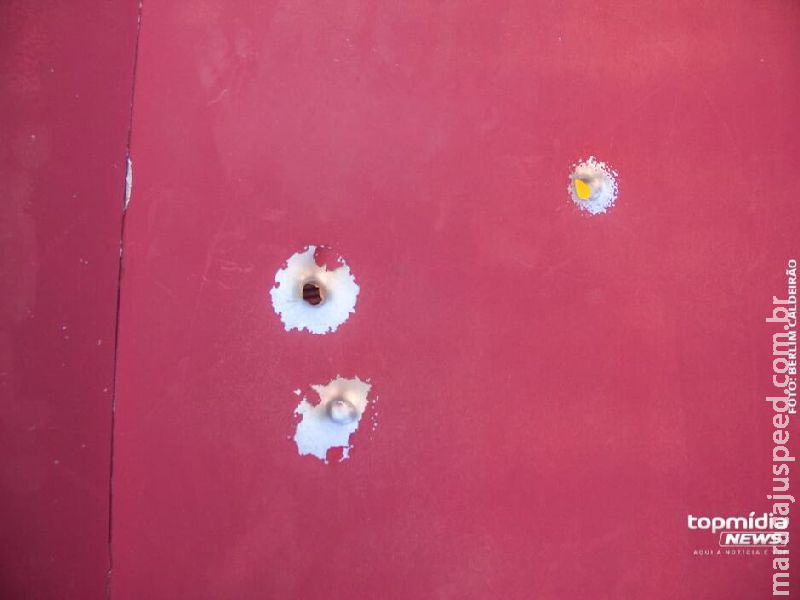 Tiros e incêndio em casa fez vizinhança acordar assustada no Estrela Dalva   