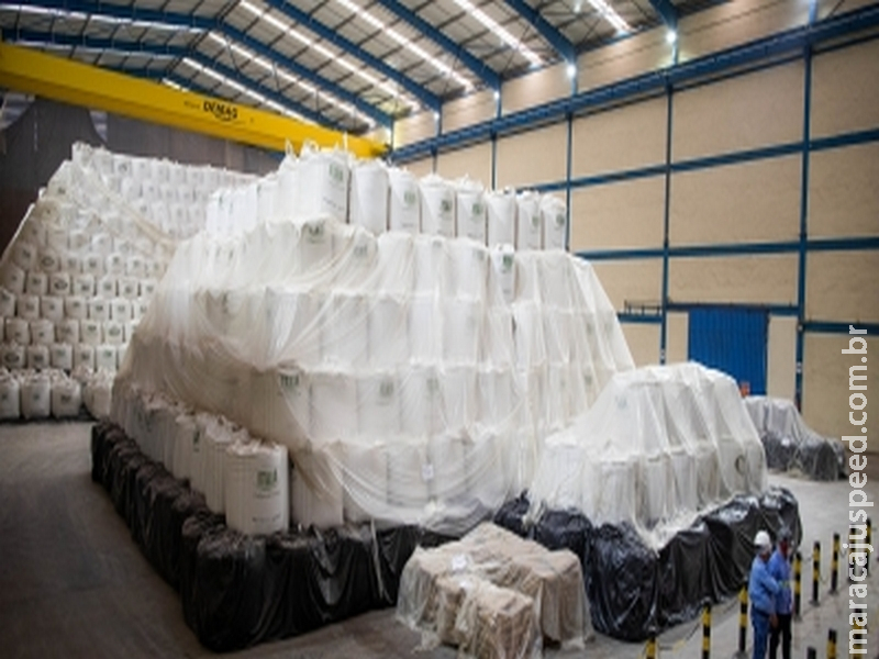 Açúcar dispara 3% em Londres sem referência de NY e retoma patamar de US$ 400