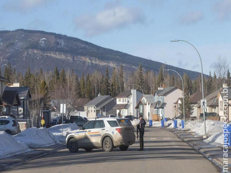 Canadá lamenta com você, o choroso primeiro-ministro Carney diz à cidade onde nove mortos em tiroteios