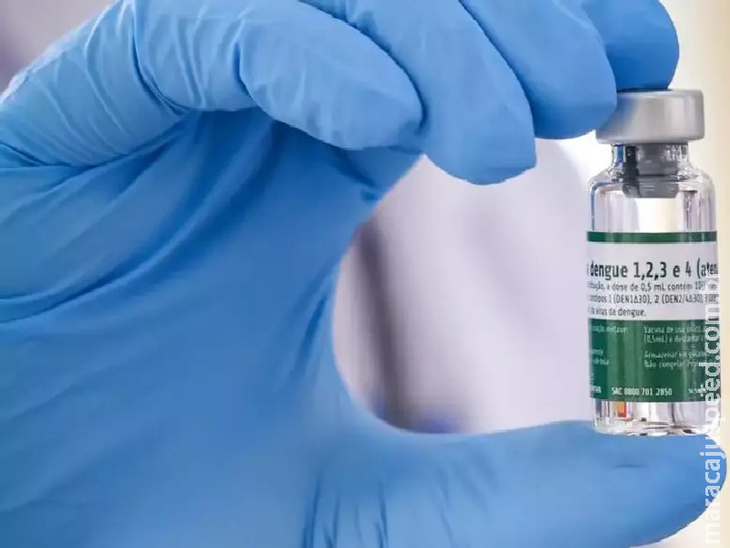 Começa vacinação de 1,2 milhão de profissionais de saúde contra dengue