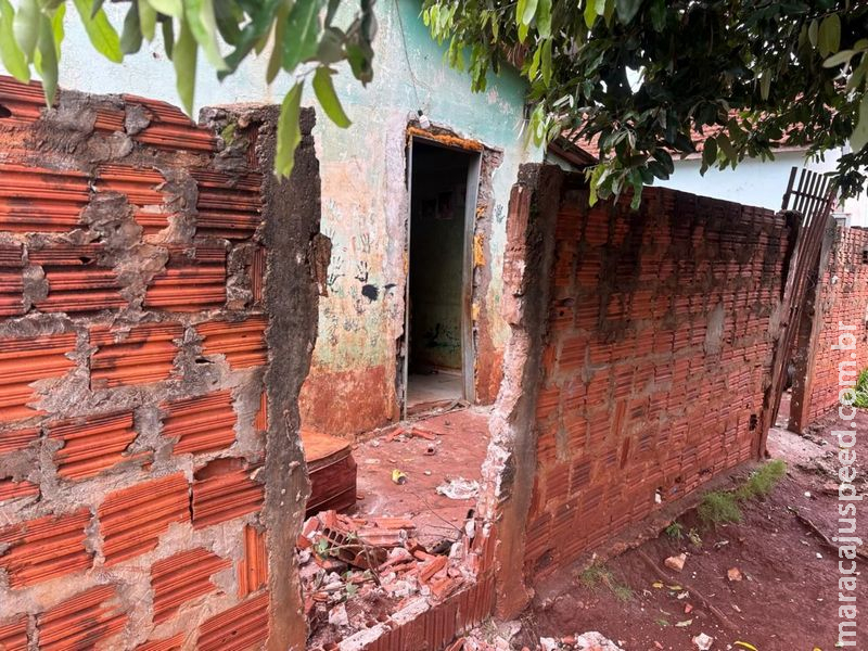 Confusão entre vizinhas termina com muro derrubado e prisão no conjunto Ilha Bela