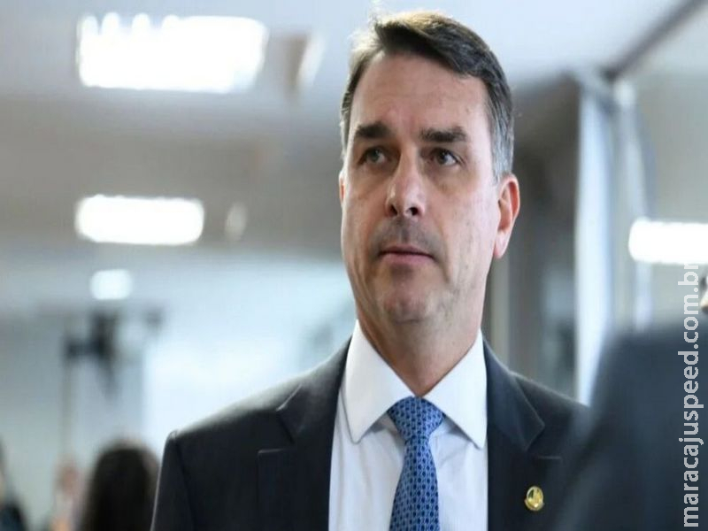 Flávio Bolsonaro derrotaria Lula em 2º turno, diz pesquisa 