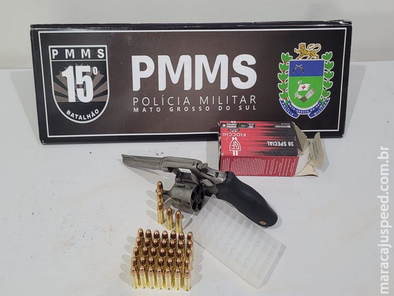 Homem é preso com arma de fogo após ameaçar matar a esposa em Maracaju