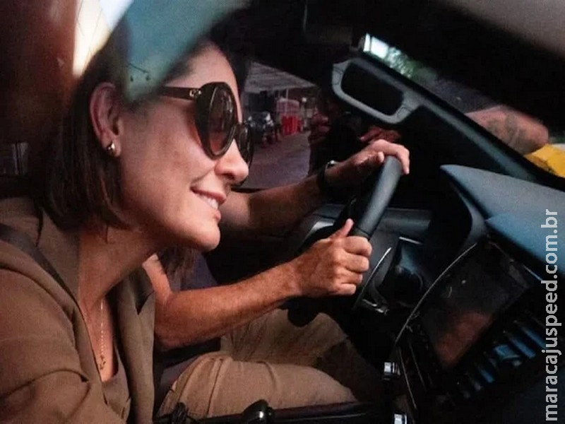 Michelle ironiza rebaixamento da Acadêmicos de Niterói com imagem de Lula “em conserva”