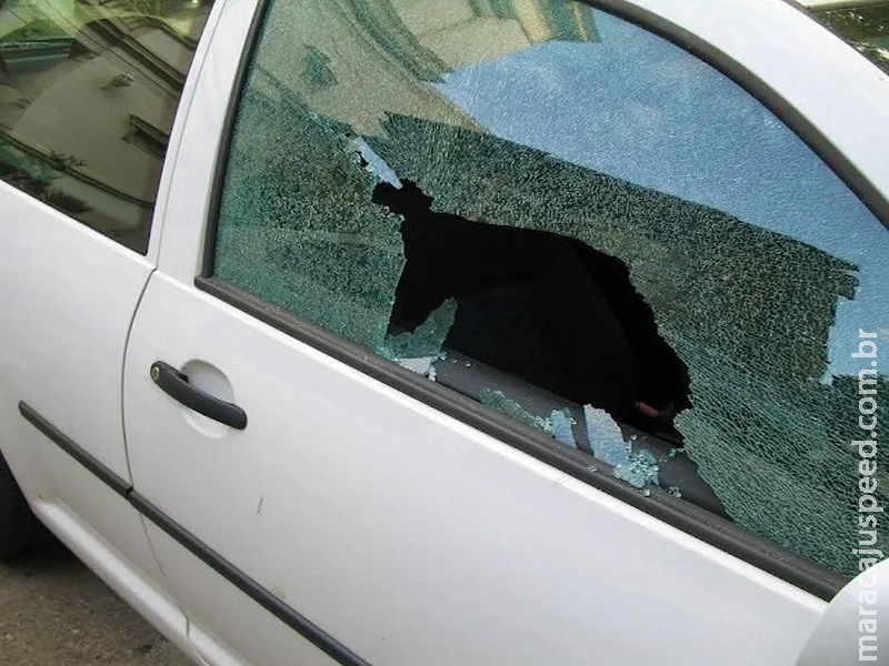 Plano dá errado e homem fica preso dentro de carro que tentava furtar em MS