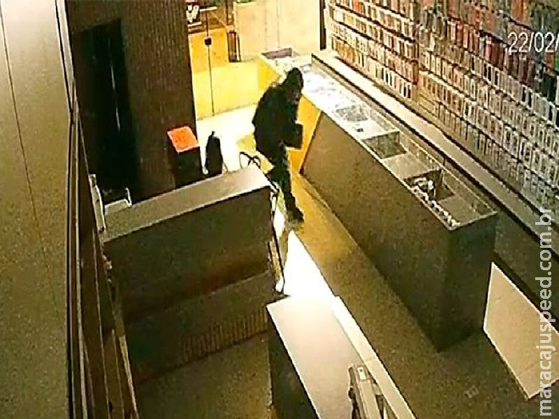 Polícia recupera eletrônicos avaliados em mais de R$ 30 mil e prende três no Guanandi 