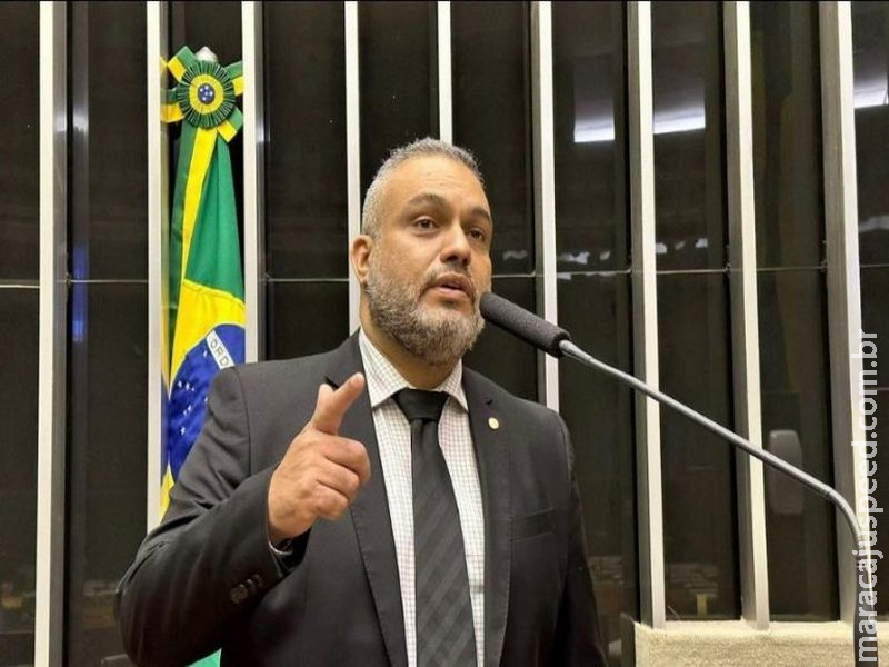 Projeto autoriza expressamente servidores públicos a advogarem fora do horário de expediente