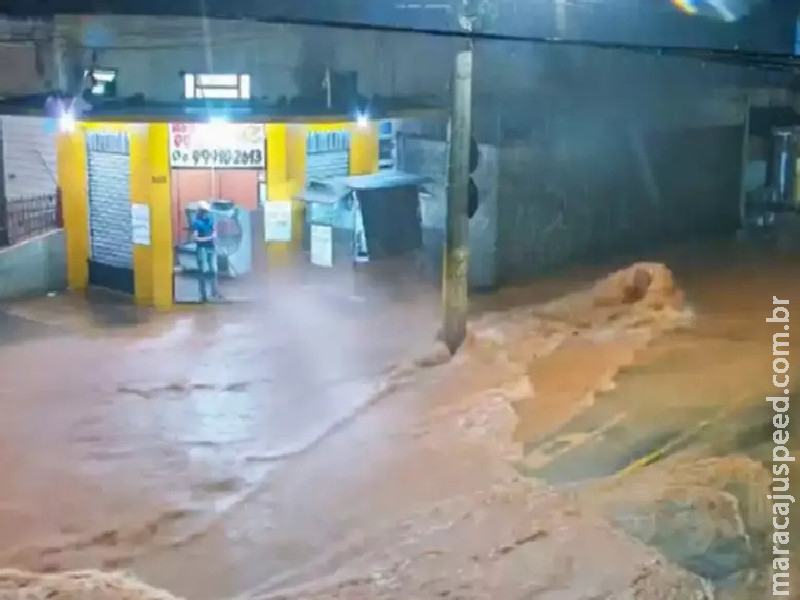 Sobe para 22 total de mortos por chuvas mo interior de Minas Gerais