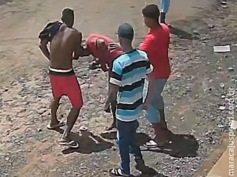 Trio agride homem brutalmente e vítima é resgatada em estado grave
