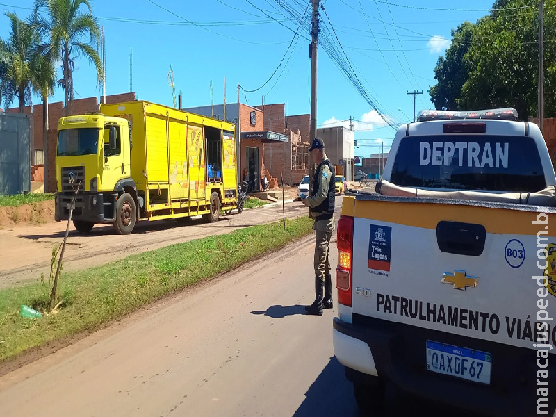 Vai uma gelada aí? Carga de cerveja cai de caminhão e causa acidente em Três Lagoas  