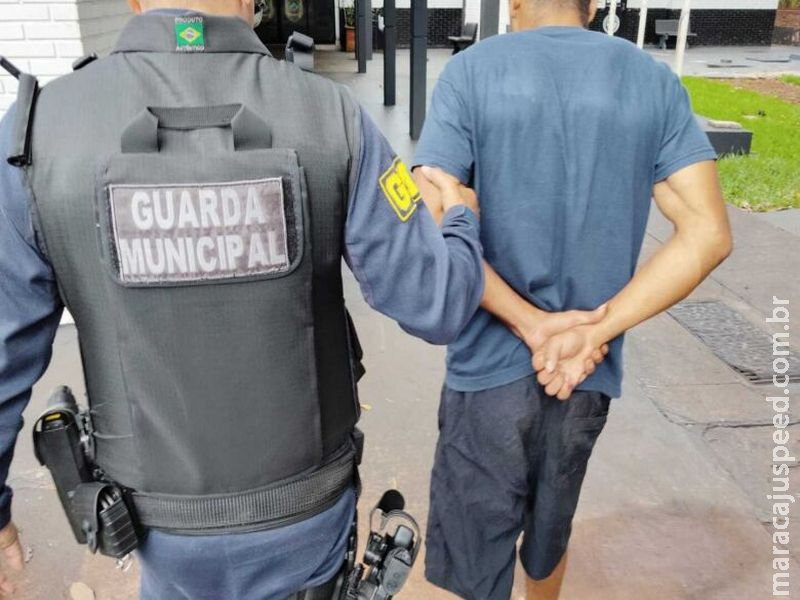 "A vida aqui fora não está fácil": condenado por furto se entrega em Dourados