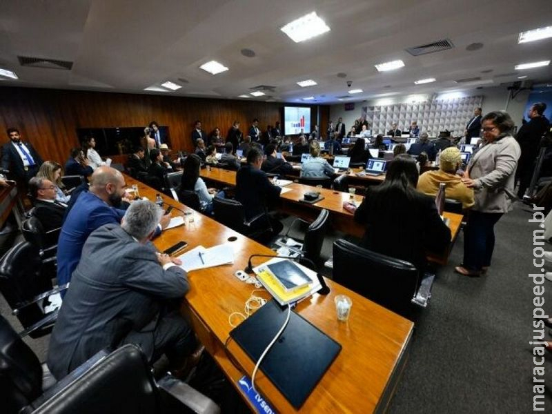 Com investida do governo, CPMI do INSS rejeita relatório que indiciava Lulinha